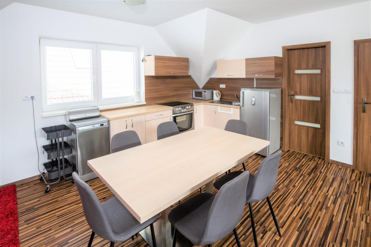 Rodinné apartmány Alex&Gregor Bešeňová Esterno foto