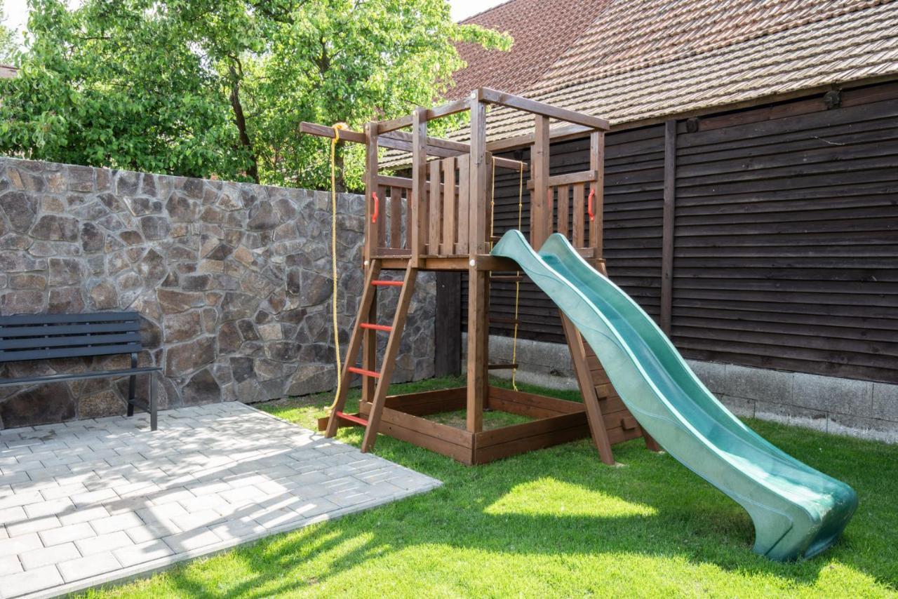 Rodinné apartmány Alex&Gregor Bešeňová Esterno foto